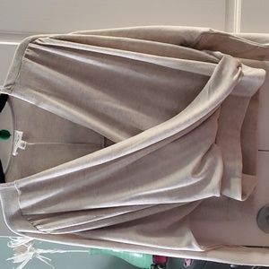 Women's Republic v neck sweater. Creme Size L